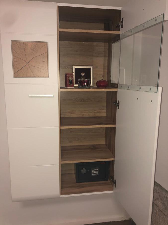 Placa Krizisce Esterno foto