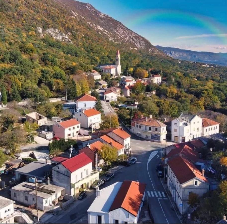Placa Krizisce Esterno foto